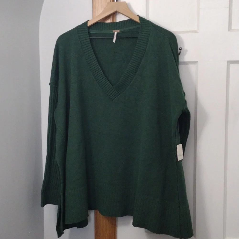 FREE PEOPLE V- Neck Sweater Green Size L NWT - Picture 1 of 13
